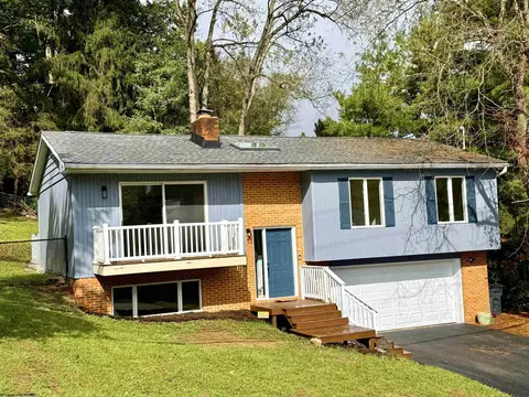 1385 Riddle Ave, Morgantown, WV 26505