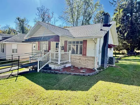 107 Elm Dr, Fairmont, WV 26554
