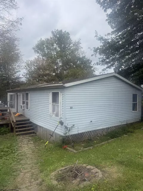 92 Lodge St, Bridgeport, WV 26330
