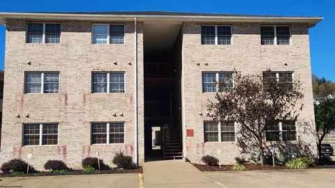 434 Creekside Dr, Morgantown, WV 26508