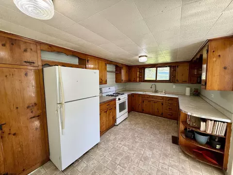Kitchen - 1020 12 E Main St, Mannington, WV 26582 photo 2 of 3