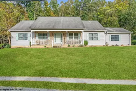 239 Smithtown Rd, Morgantown, WV 26508