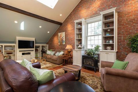 304 Cabot St 3 Portsmouth Nh 03801 Mls 4757277 Movoto Com