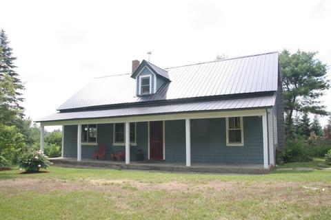 529 Kingdom Rd Lyndonville Vt Mls Movoto Com