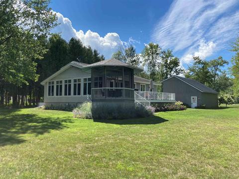 1028 Holiday Point Rd North Hero Vt 05474 38 Photos Mls 4824902 Movoto