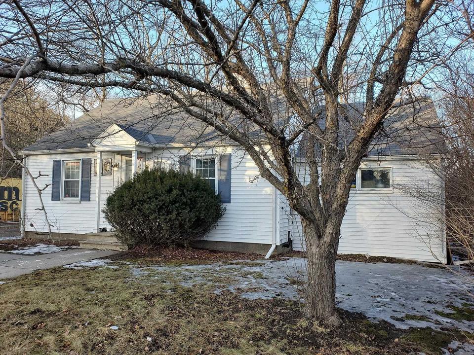 15 Fairview St, Brattleboro, VT 05301 22 Photos MLS 4897932 Movoto