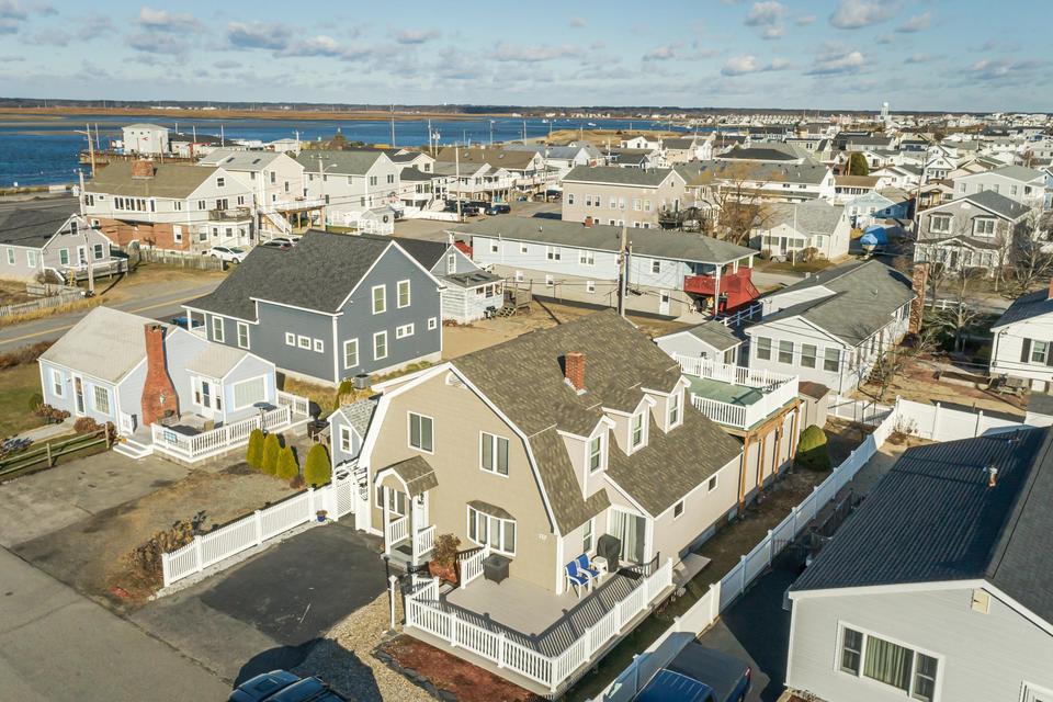 122 Concord St, Seabrook, NH 03874 8 Photos MLS 4938445 Movoto