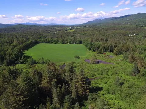 813 Plunkton Rd, Warren, VT 05674