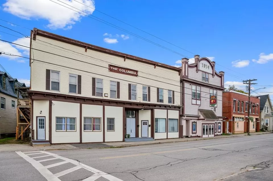 4 Depot St, Pittsfield, NH 03263 40 Photos Movoto