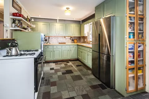 Kitchen - 10 Old Town Rd, Castleton, VT 05735 photo 1 of 4