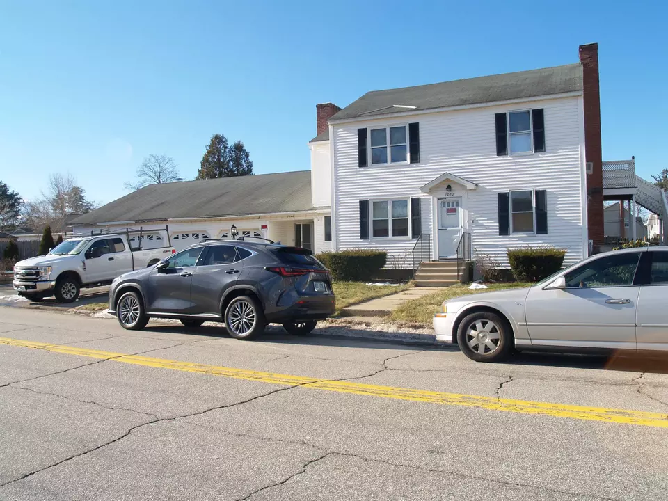 1080 Montgomery St, Manchester, NH 03102 3 Photos Movoto