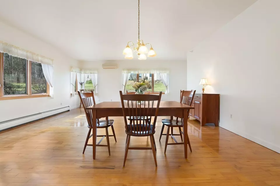 70 Arbor Hill Cmns 22, Brattleboro, VT 05301 28 Photos Movoto