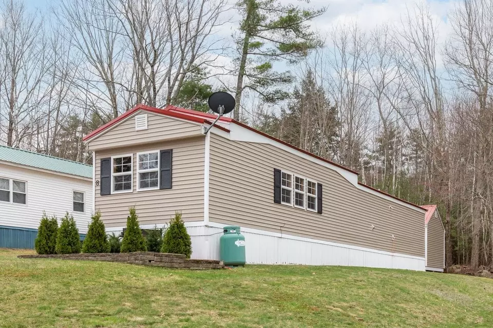 8 Knights Ct, Raymond, NH 03077 | 31 Photos - Movoto