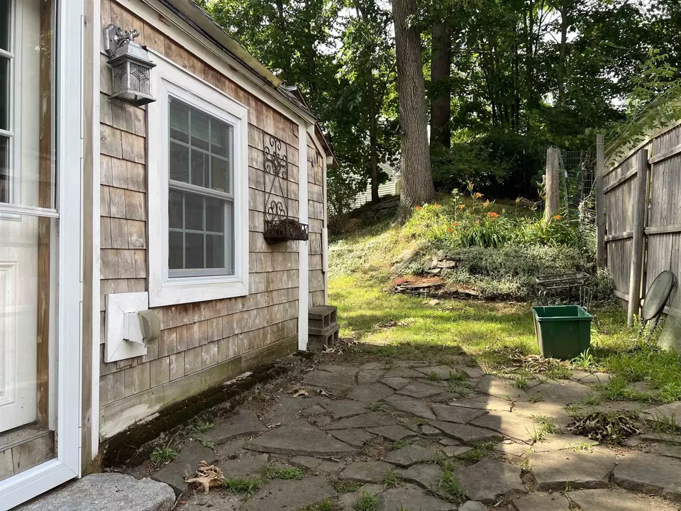 4 Hardy Ct, Derry, NH 03038 35 Photos Movoto