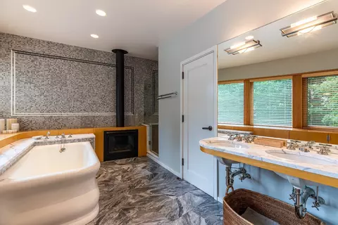 Bath - 454 Mountain Rd, Stratton, VT 05360 photo 1 of 4
