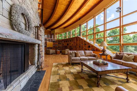 Living - 454 Mountain Rd, Stratton, VT 05360 photo 2 of 4