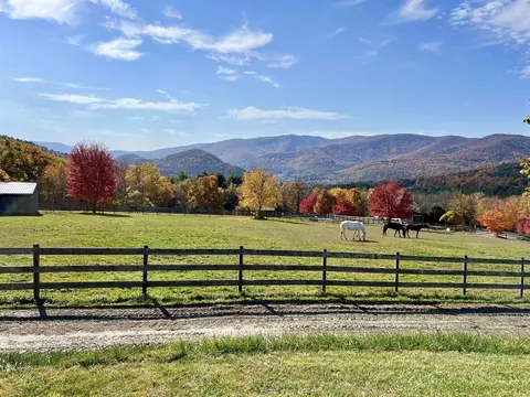 1228 Skiparee Rd, Pownal, VT 05260
