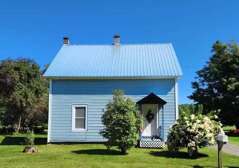 204 Hall Stream Rd, Canaan, VT 05902