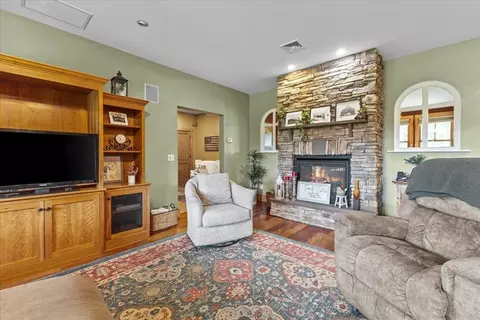 Living - 36 Emerson Dr, Jericho, VT 05465 photo 4 of 4