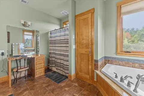 Bath - 36 Emerson Dr, Jericho, VT 05465 photo 2 of 4