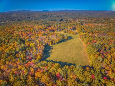 88 Saunders Rd, Goffstown, NH 03045