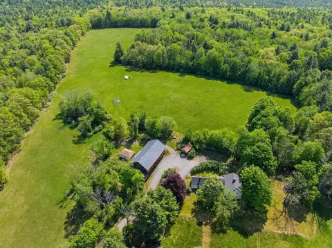 88 Saunders Rd, Goffstown, NH 03045