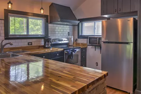 49 Forest Lake Cir, Winchester, NH 03470