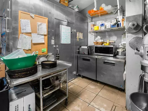 Kitchen - 25 31 North St, Proctor, VT 05765 photo 7 of 10