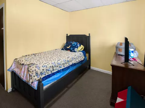 Bedroom - 25 31 North St, Proctor, VT 05765 photo 3 of 5