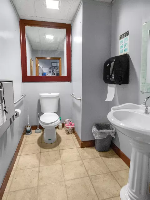 Bath - 25 31 North St, Proctor, VT 05765 photo 1 of 1