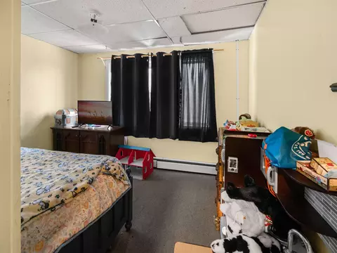 Bedroom - 25 31 North St, Proctor, VT 05765 photo 2 of 5