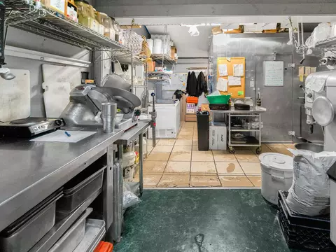 Kitchen - 25 31 North St, Proctor, VT 05765 photo 6 of 10