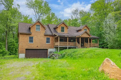 7 Yodeling Ln, Dover, VT 05356