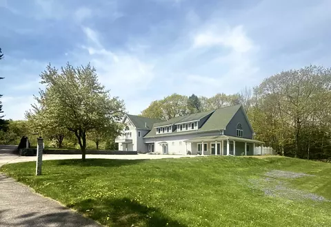 1376 Us Route 1, Cape Neddick, ME 03902