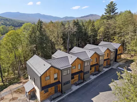 87 Slate Hill Rd # C, Stowe, VT 05672