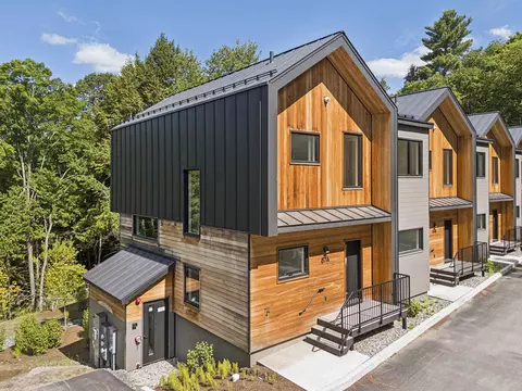 87 Slate Hill Rd # A, Stowe, VT 05672