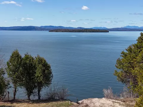 41 Lake Dr, South Hero, VT 05486