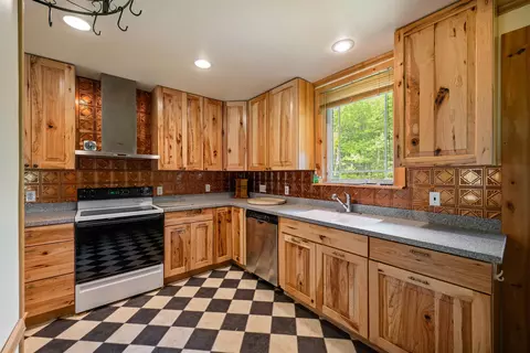 388 Percy Rd, Stark, NH 03582