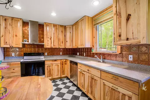 388 Percy Rd, Stark, NH 03582