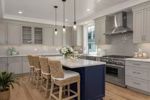 18 Little Bay Dr, Dover, NH 03820