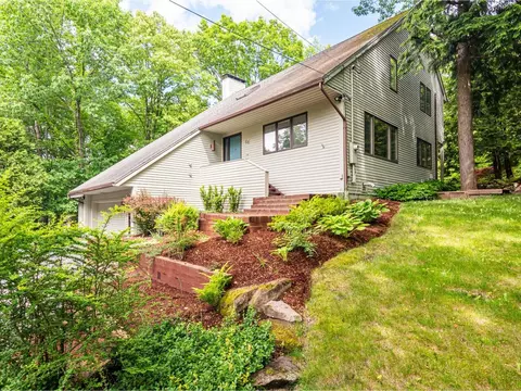 66 Dunder Rd, Burlington, VT 05401