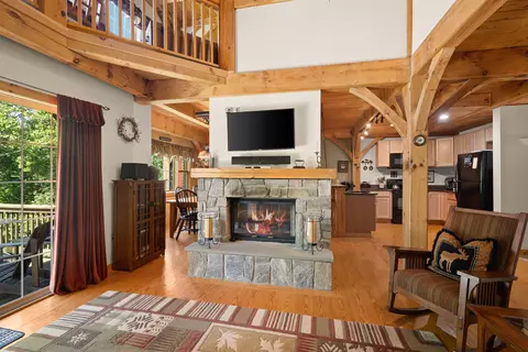 10 Grouse Ln # B, Dover, VT 05356