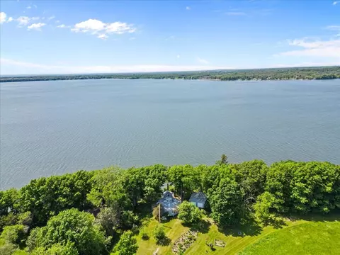 144 Lakewood Dr, Swanton, VT 05488