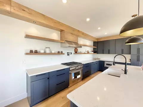 Kitchen - 36 Boulder Ridge Dr # A, Dover, VT 05356 photo 2 of 2
