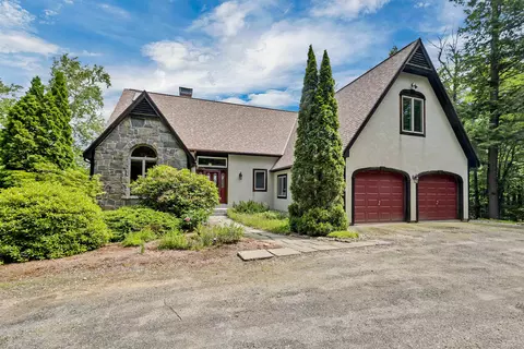 58 Kearsarge Rd, New London, NH 03257
