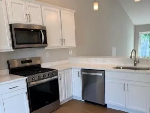 Kitchen - 54 Sunset Rdg # B, Epping, NH 03042 photo 1 of 2