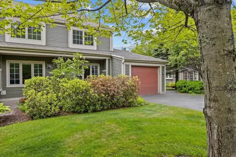 571 Topnotch Dr #B, Stowe, VT 05672