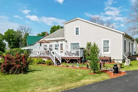 Exterior - 423 E Alburgh Rd, Alburgh, VT 05440 photo 2 of 7