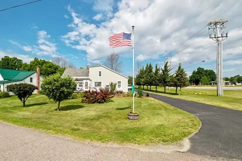 Exterior - 423 E Alburgh Rd, Alburgh, VT 05440 photo 4 of 7