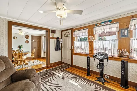Entry Way - 423 E Alburgh Rd, Alburgh, VT 05440 photo 1 of 2